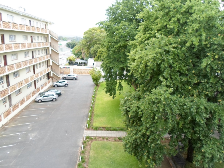 1 Bedroom Property for Sale in Esterville Western Cape